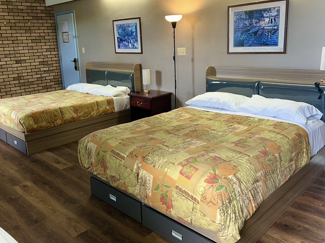 Double room with two beds